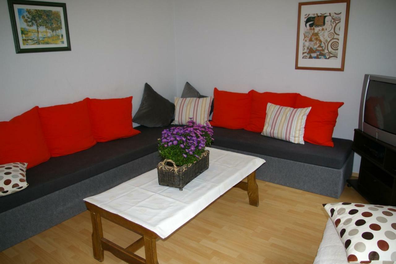 Ferienhaus Waldrand Ulmen Bagian luar foto